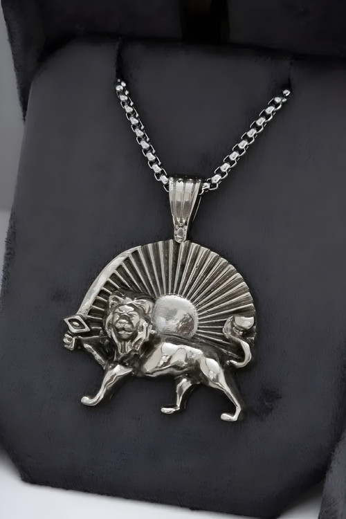 گردنبند شیر خورشید