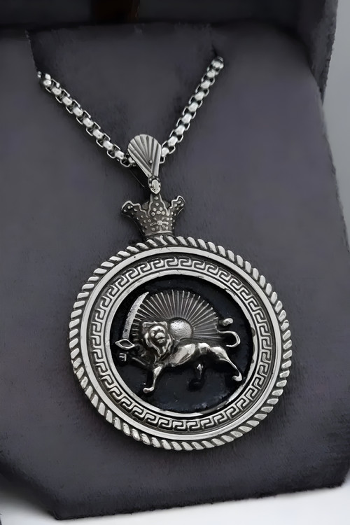 گردنبند شیر خورشید