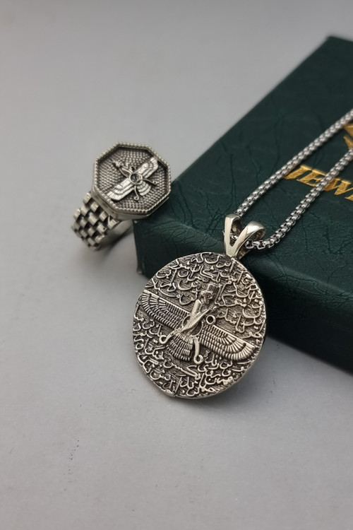 گردنبند فروهر