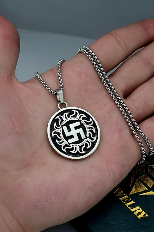 گردنبند هیتلر