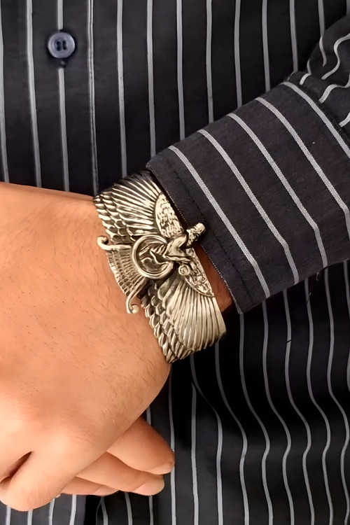 دستبند فروهر