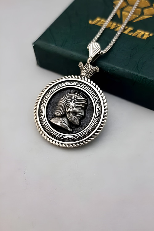 گردنبند کوروش کبیر