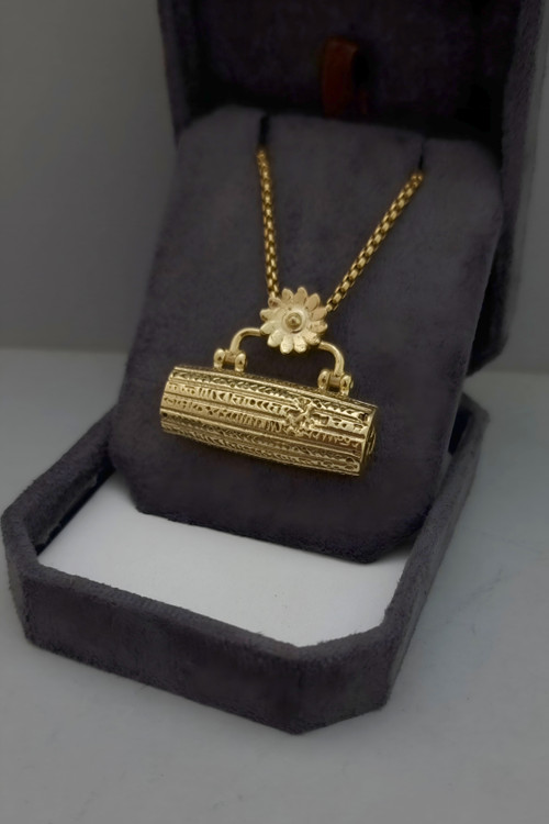 گردنبند منشور کوروش کبیر