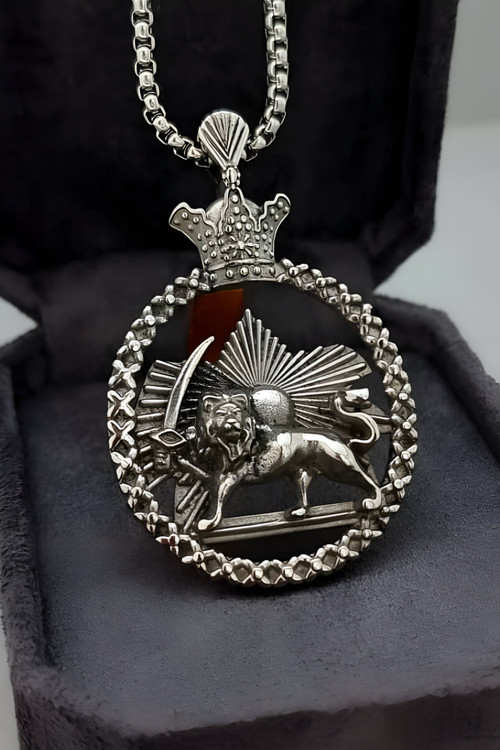 گردنبند شیر خورشید