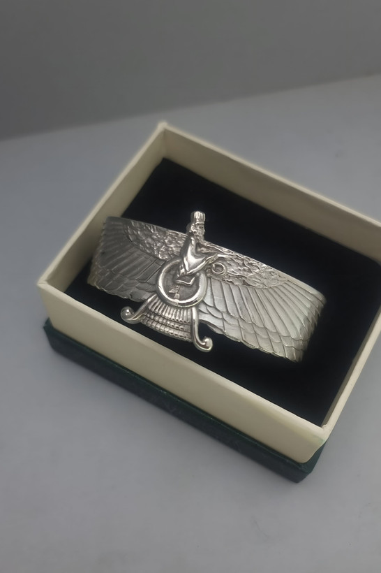 دستبند فروهر