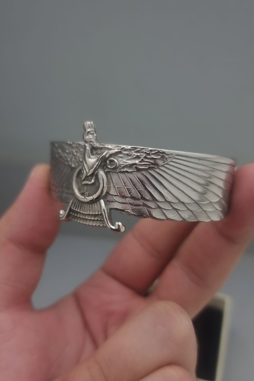 دستبند فروهر