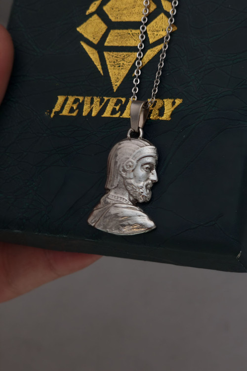 گردنبند کوروش کبیر