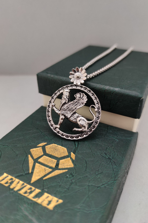 گردنبند شیر بالدار